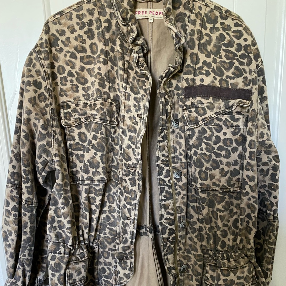 Adorable NEW WITH TAGS Utility Denim LEOPARD jacket by FREE PEOPLE